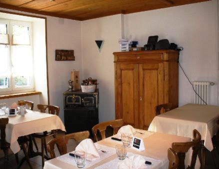 Chez Gilles hôtel resto bar SA La Chaux De Fonds Exterior foto