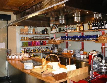 Chez Gilles hôtel resto bar SA La Chaux De Fonds Exterior foto